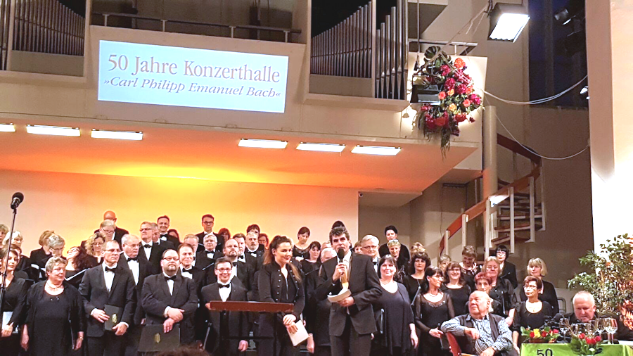 Großer Chor, Moderatoren und OB